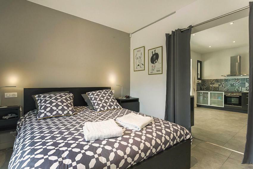 Les Aromatiques - Terrasse & Parking Prive A Villeneuve Les Avignon - Proche Golf Academy エクステリア 写真